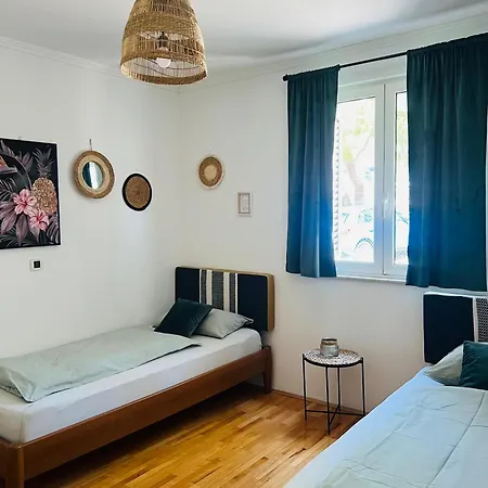 Apartment Apartment On The Beach Makarska