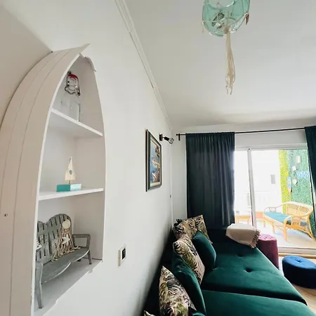 Apartment On The Beach *