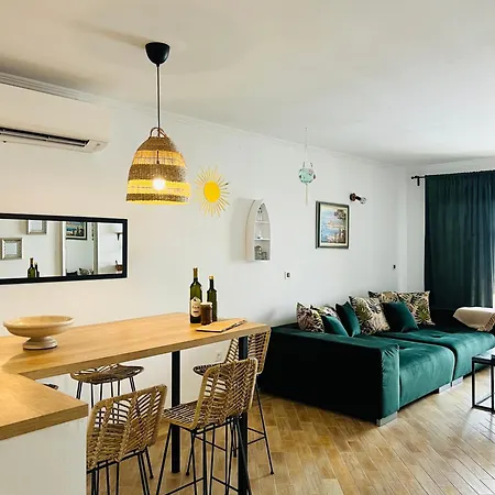 Apartment Apartment On The Beach Makarska