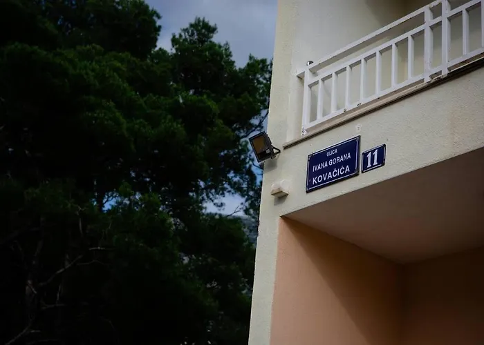 Luxury 'on The Beach' Apartment Makarska