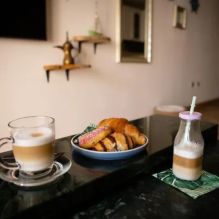 Апартаменти Luxury 'on The Beach' *